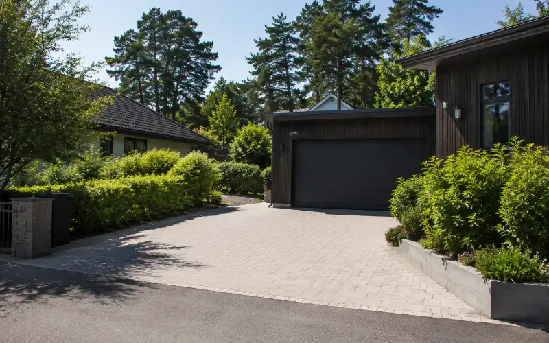 Garageuppfart till villa