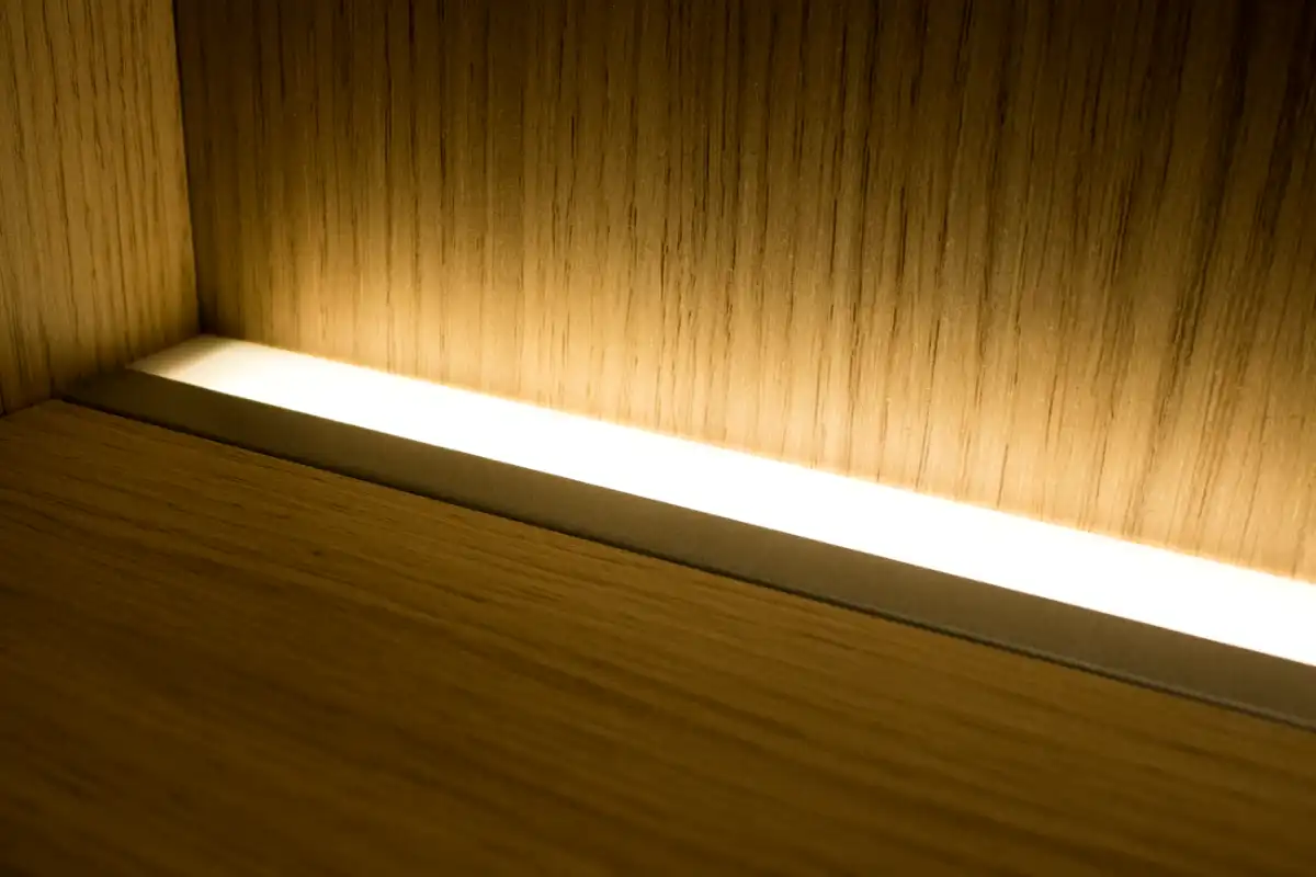 led belysning i ett skåp
