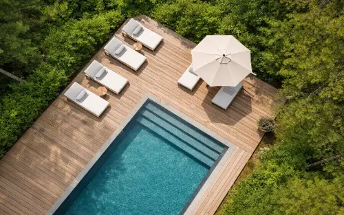 Pooldeck för villa